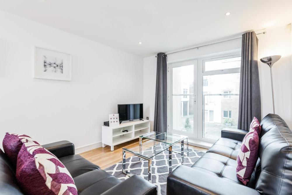 Roomspace Serviced Apartments - Abbot'S Yard Guildford Extérieur photo