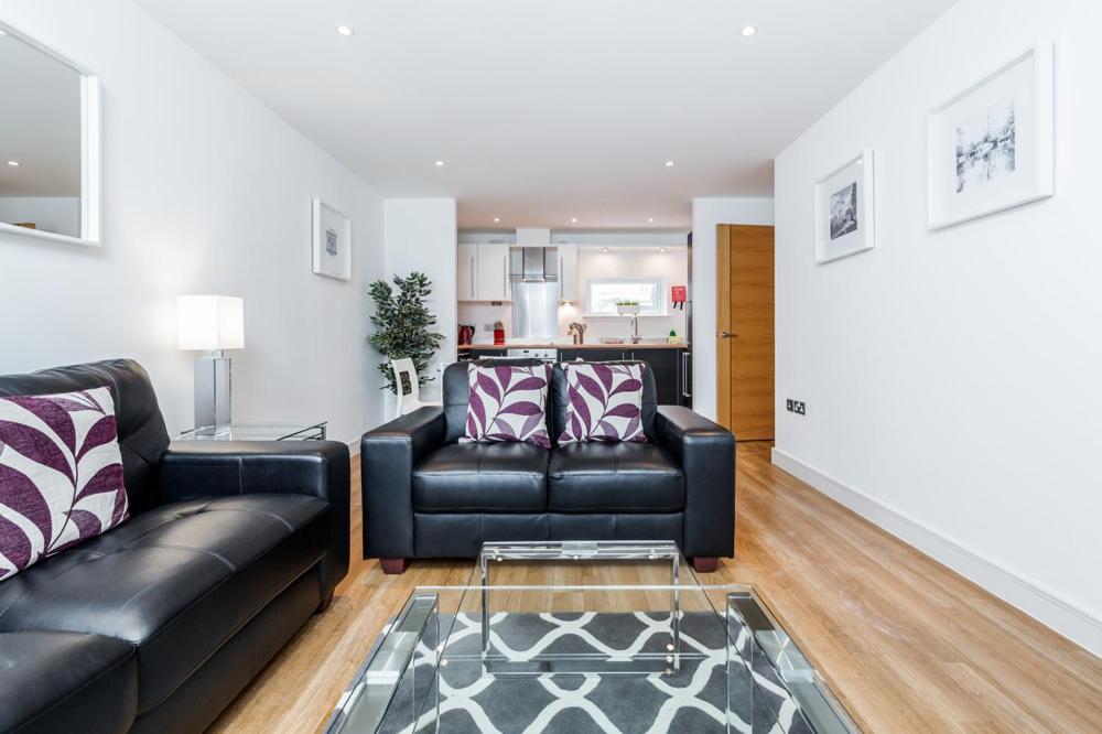 Roomspace Serviced Apartments - Abbot'S Yard Guildford Extérieur photo